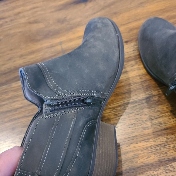 CLARK's Women's Charleton Grace Buckled Ankle Booties Western Cowboy Size 6.5. - Picture 7 of 7